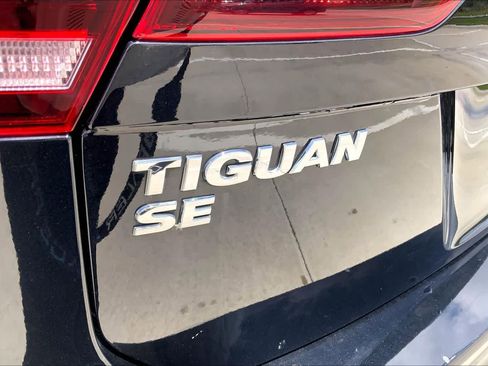 Used 2020 Volkswagen Tiguan SE R-Line FWD image 9