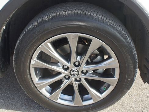 Used 2018 Toyota RAV4 Limited image 25