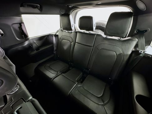 Used 2023 Land Rover Defender 130 SE image 23