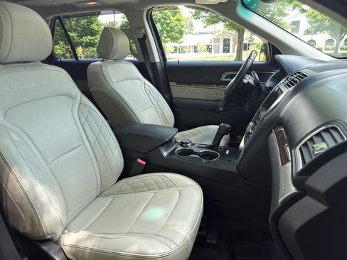 Used 2016 Ford Explorer Platinum AWD/4WD image 31