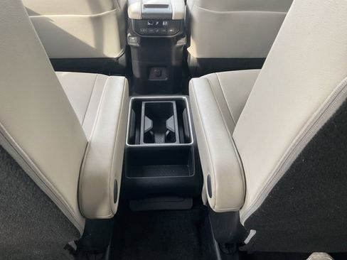 Used 2025 Toyota Grand Highlander AWD image 21