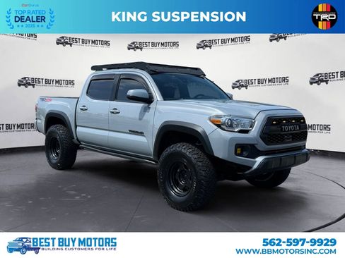 Used 2020 Toyota Tacoma TRD Off-Road w/ TRD Premium Off Road Package AWD/4WD image 1