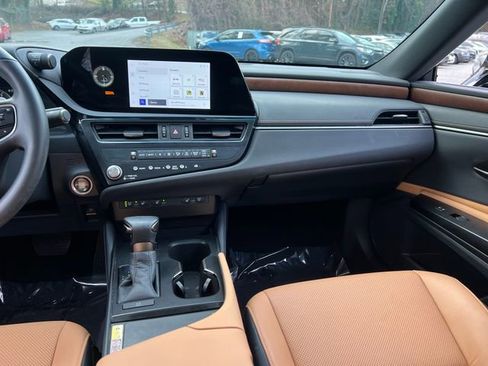 Used 2024 Lexus ES 350 w/ Premium Package image 15