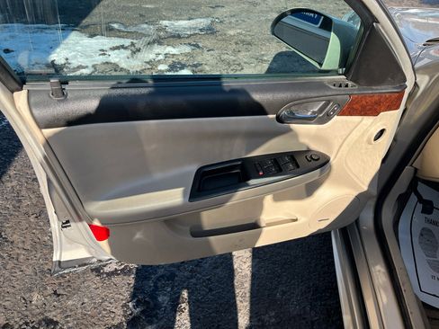 Used 2011 Chevrolet Impala LT w/ Luxury Edition Package image 21