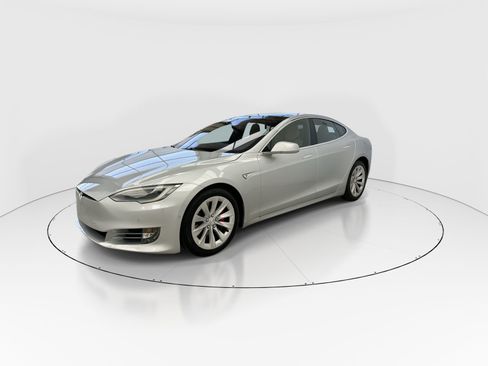 Used 2016 Tesla Model S P90D image 4