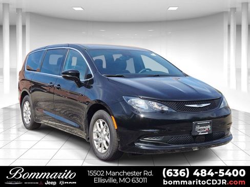 Used 2026 Chrysler Voyager LX image 1