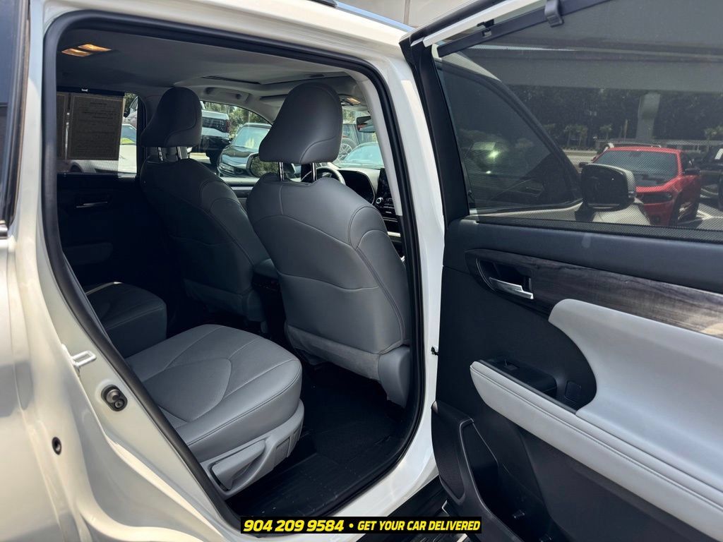 Used 2021 Toyota Highlander Limited FWD image 35