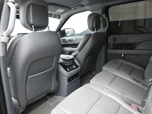 Used 2019 Lincoln Navigator Select RWD image 25