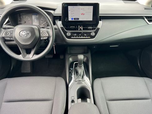 Used 2025 Toyota Corolla LE image 3