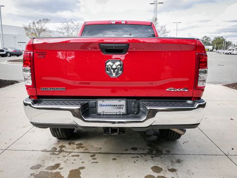 Used 2024 RAM 2500 Big Horn w/ Bed Utility Group image 9