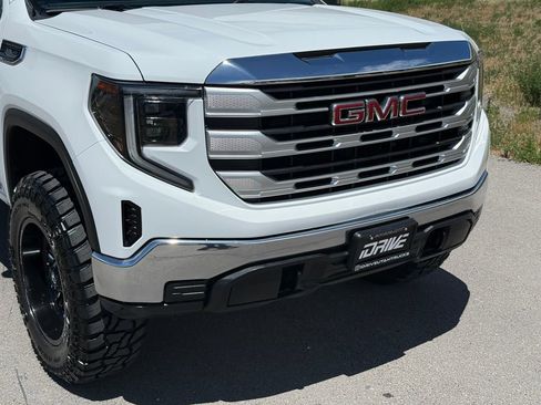 Used 2023 GMC Sierra 1500 SLE AWD/4WD image 5