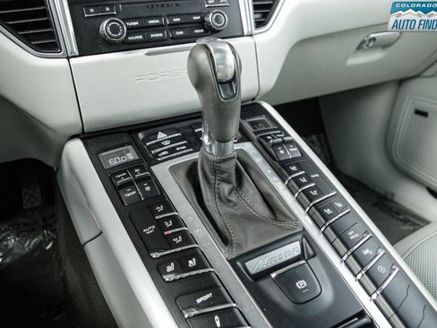 Used 2017 Porsche Macan Turbo AWD/4WD image 19