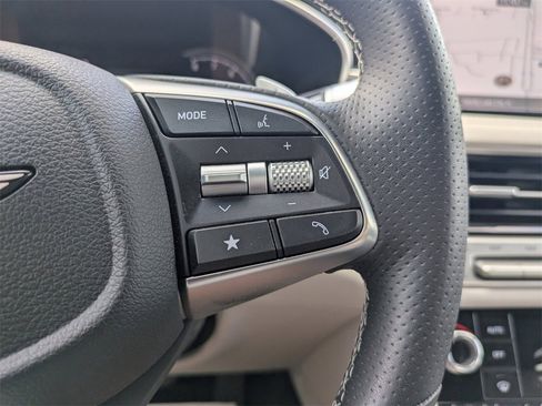 Used 2025 Genesis G70 2.5T image 29