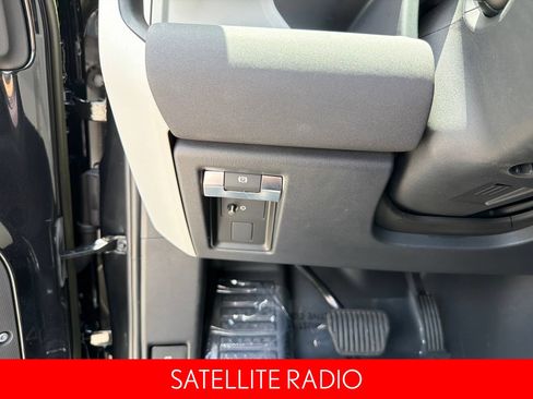 Used 2023 Land Rover Defender 130 SE AWD/4WD image 20