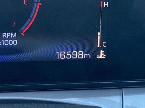 Used 2025 Chevrolet Trax LT w/ Driver Confidence Package image 8