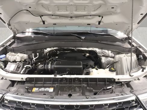 Used 2020 Ford Explorer XLT w/ Equipment Group 202A AWD/4WD image 25