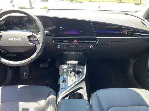 Used 2023 Kia Niro EX FWD image 11