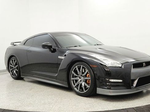 Used 2014 Nissan GT-R Premium image 7