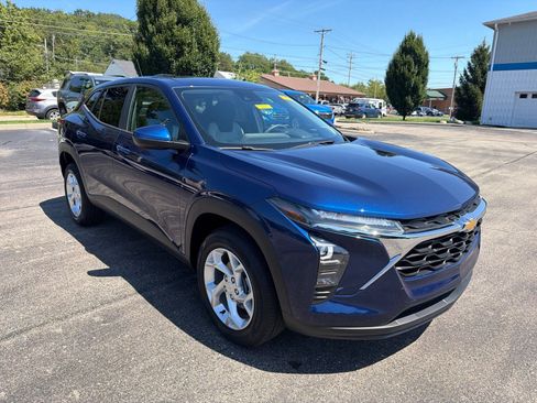 Used 2024 Chevrolet Trax LS w/ LS Convenience Package FWD image 7