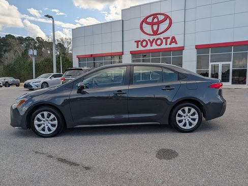 Used 2023 Toyota Corolla LE image 2