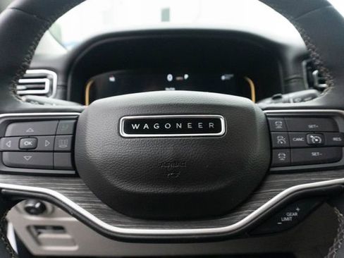Used 2023 Jeep Wagoneer L Series II AWD/4WD image 8