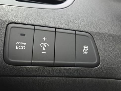 Used 2015 Hyundai Elantra Limited FWD image 26