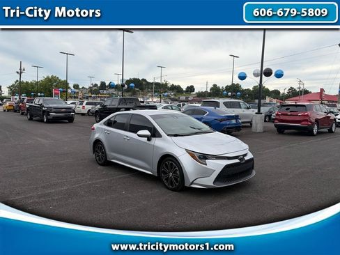 Used 2021 Toyota Corolla LE FWD image 1