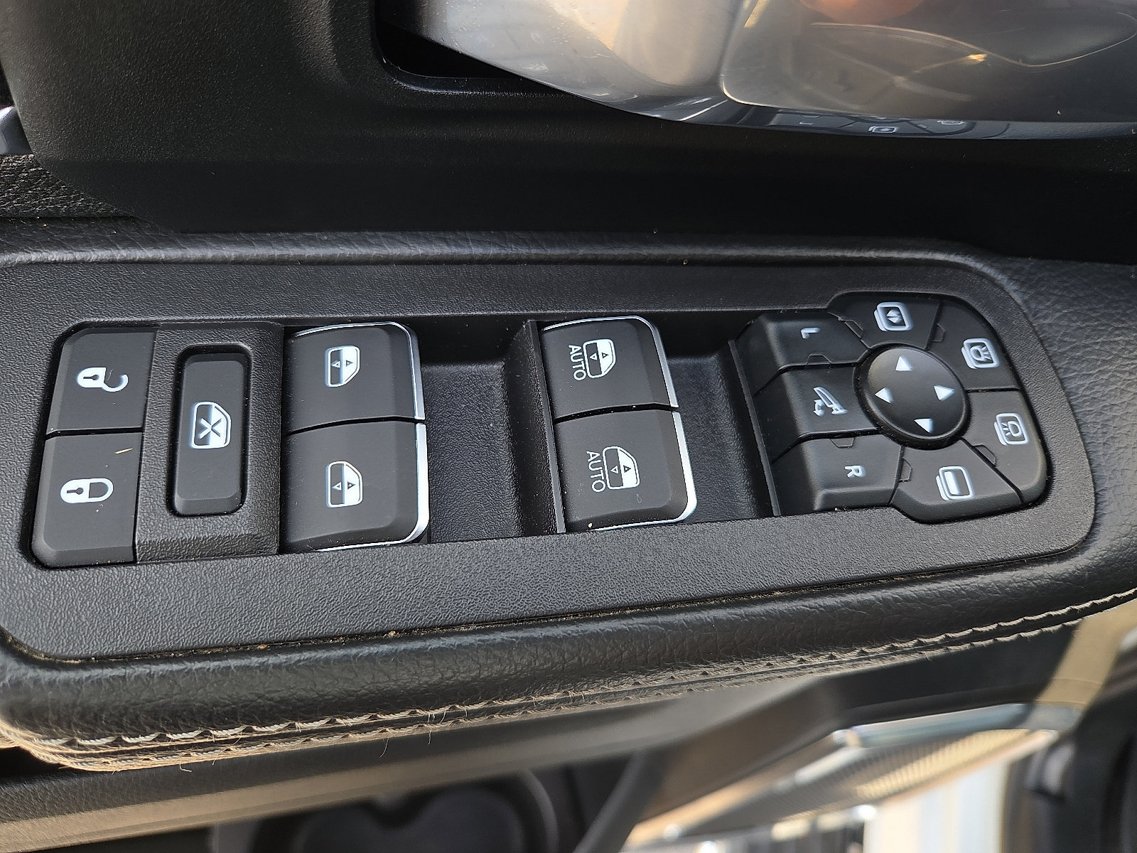 Used 2025 RAM 3500 Laramie AWD/4WD image 15