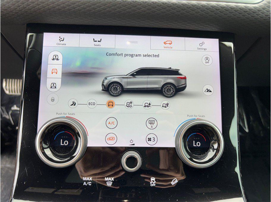 Used 2018 Land Rover Range Rover Velar R-Dynamic SE AWD/4WD image 35