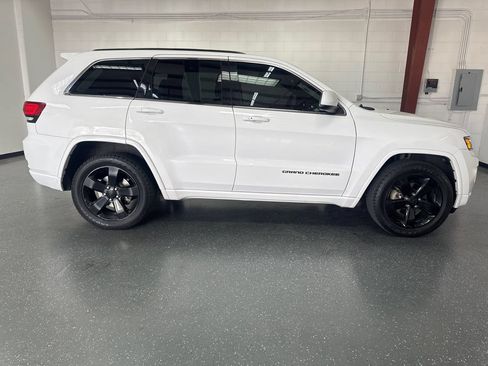 Used 2015 Jeep Grand Cherokee Altitude AWD/4WD image 3