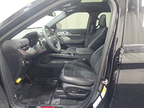 Used 2025 Ford Explorer ST AWD/4WD image 8