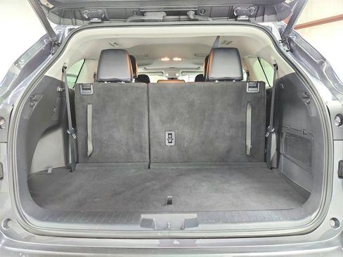 Used 2022 Toyota Highlander XLE image 41