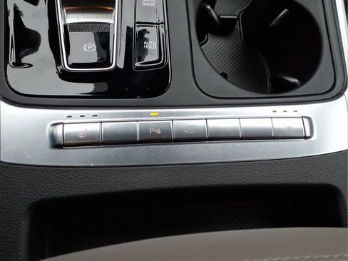 Used 2025 Kia Carnival EX FWD image 21