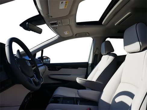 New 2026 Honda Odyssey Touring image 11