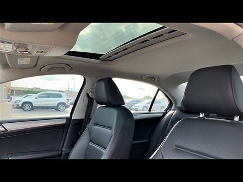 Used 2016 Volkswagen Jetta SE FWD image 10