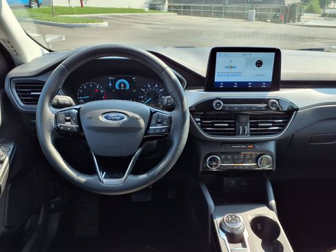 Used 2022 Ford Escape SE w/ SE Sport Appearance Package FWD image 5