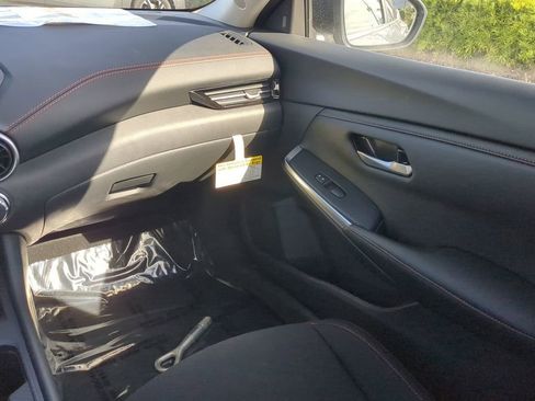 New 2025 Nissan Sentra SR image 16