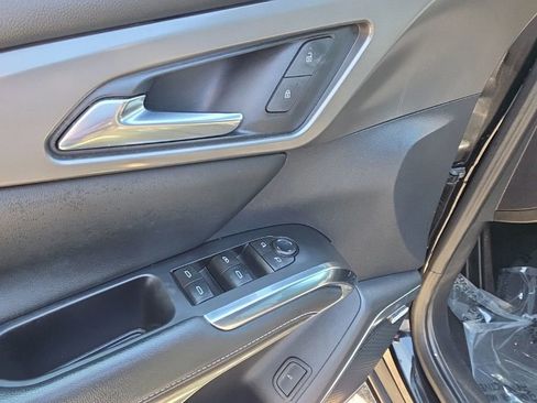 Used 2024 Chevrolet Traverse LT w/ Enhanced Driving Package image 11