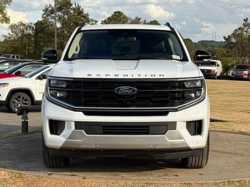 Used 2025 Ford Expedition Max Platinum image 2