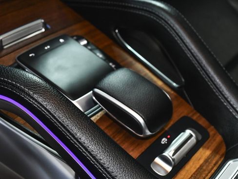 Used 2025 Mercedes-Benz GLS 450 4MATIC image 44