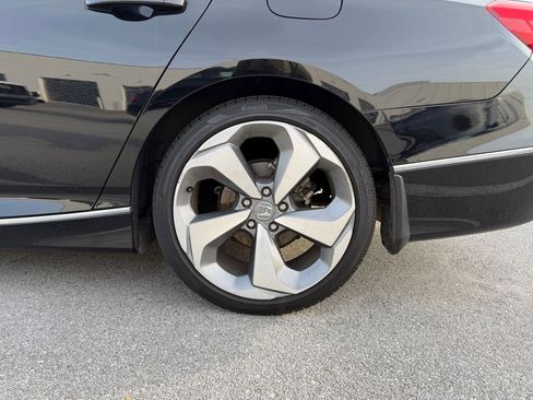 Used 2018 Honda Accord Touring image 10