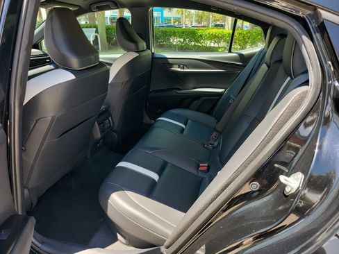 Used 2025 Toyota Camry SE FWD image 11