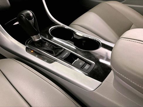 Used 2020 Acura TLX image 16