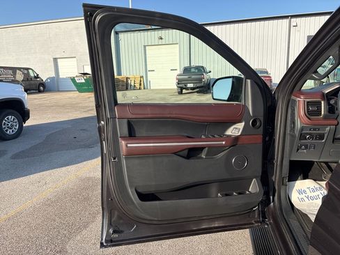 Used 2024 Ford Expedition Max Limited image 26