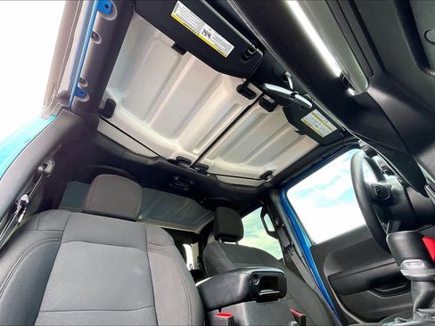 Used 2023 Jeep Gladiator Sport w/ Trailer Tow Package image 32