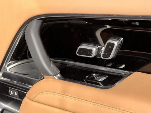 Used 2025 Land Rover Range Rover Long Wheelbase SE image 25