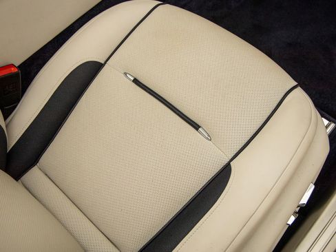 Used 2018 Rolls-Royce Dawn RWD image 41