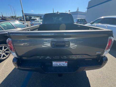 Used 2021 Toyota Tacoma TRD Off-Road w/ Technology Package AWD/4WD image 5