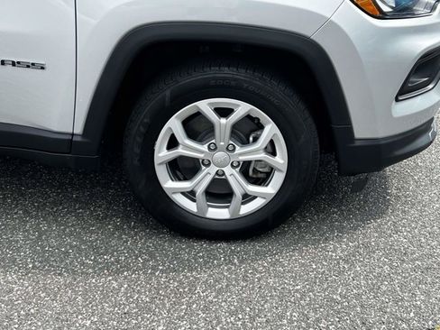 Certified 2024 Jeep Compass Latitude AWD/4WD image 7