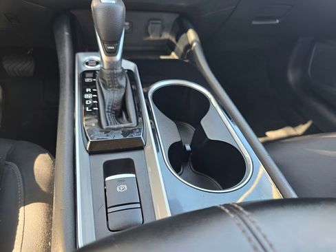 Used 2024 Nissan Altima 2.5 SV image 24